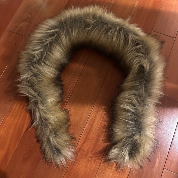 North Face Puffer Jacket with Hood - Picture 3 of 12